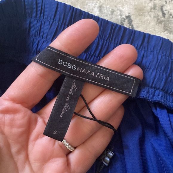 BCBG “sheena” shorts - Picture 2 of 3